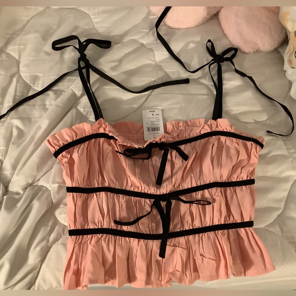 Cute Windsor women black and pink crop top